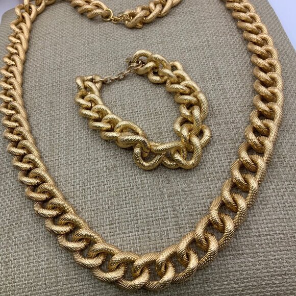 Avon Jewelry - Avon Vintage Textured Gold Tone Links Chain Necklace Bracelet